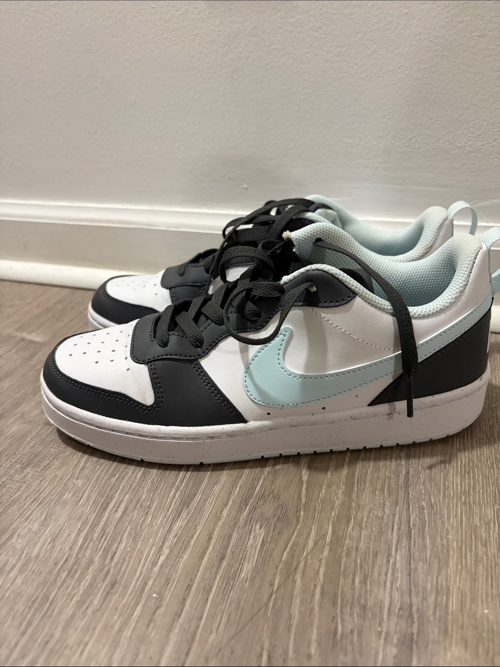 Nike Low-Top Sneakers in White, Black & Mint